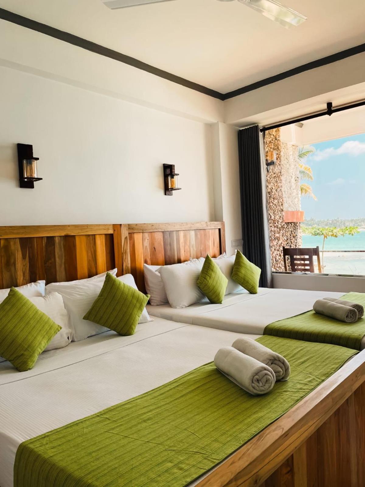 Coral Beach Hotel Mirissa Esterno foto